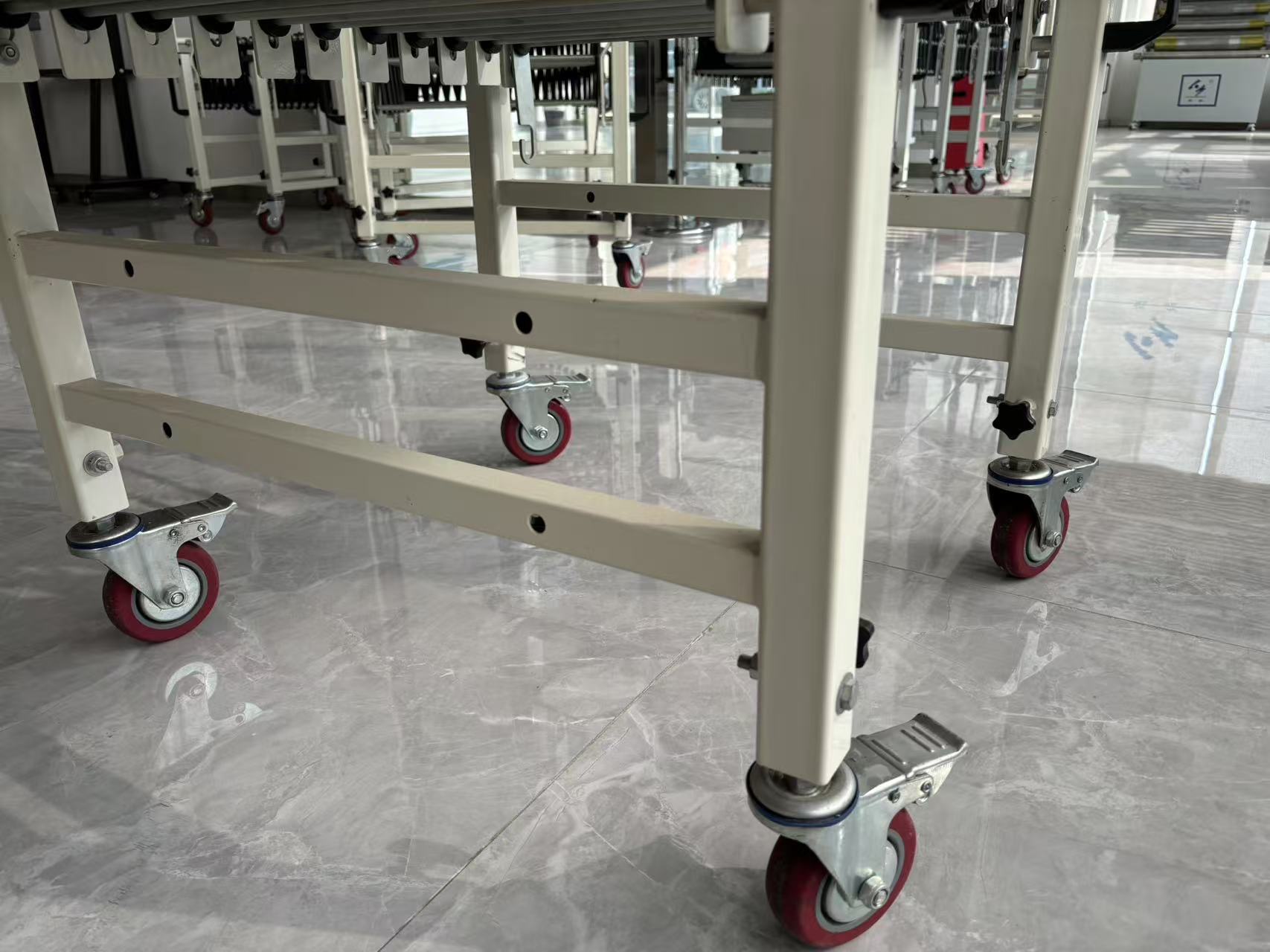 キャスター付きの柔軟な拡張可能なローラーコンベア