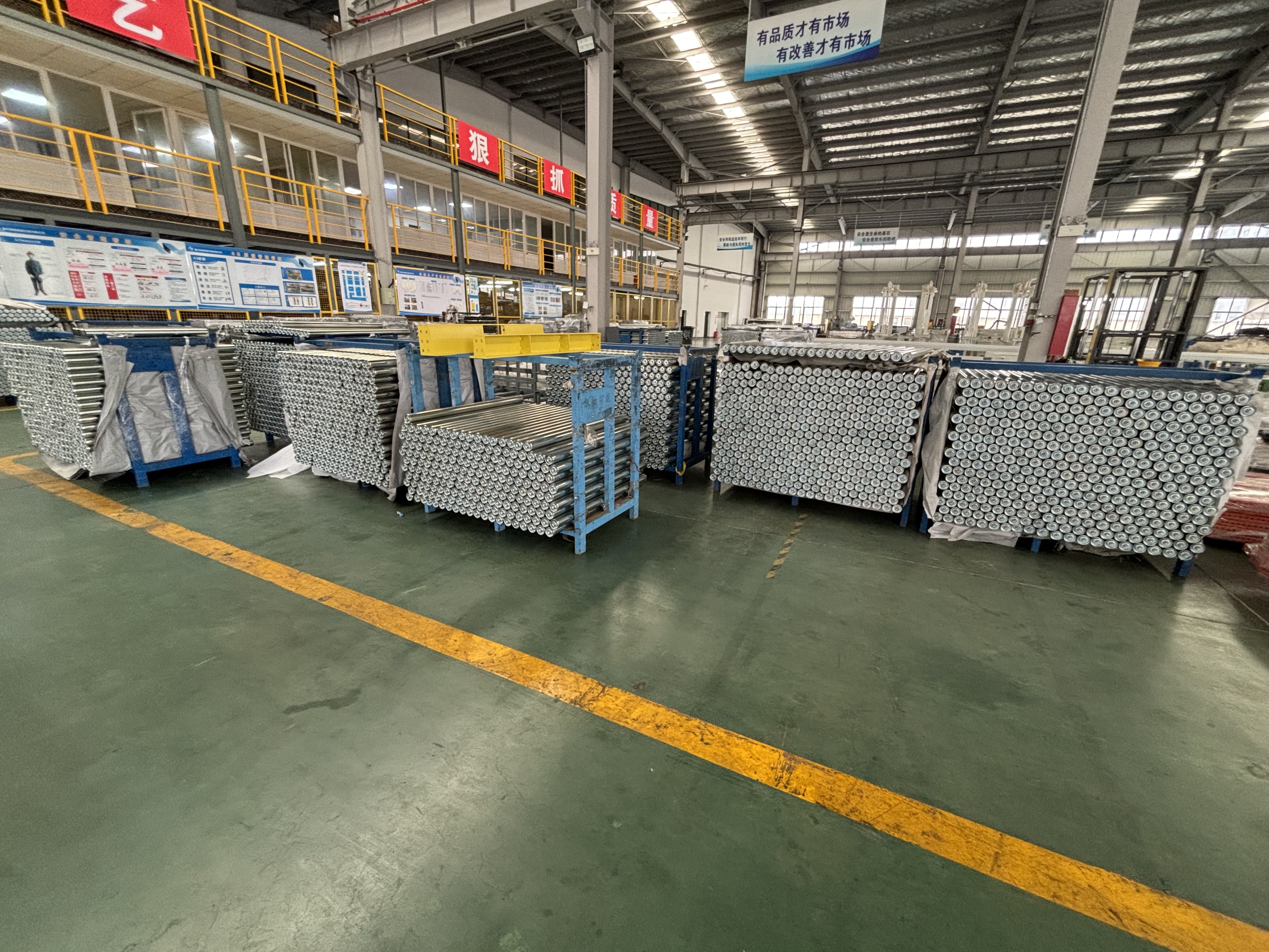 パレットフローレール用重力ローラー